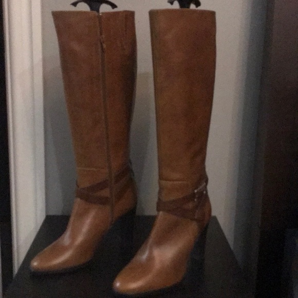 Booths - Picture 3 of 4